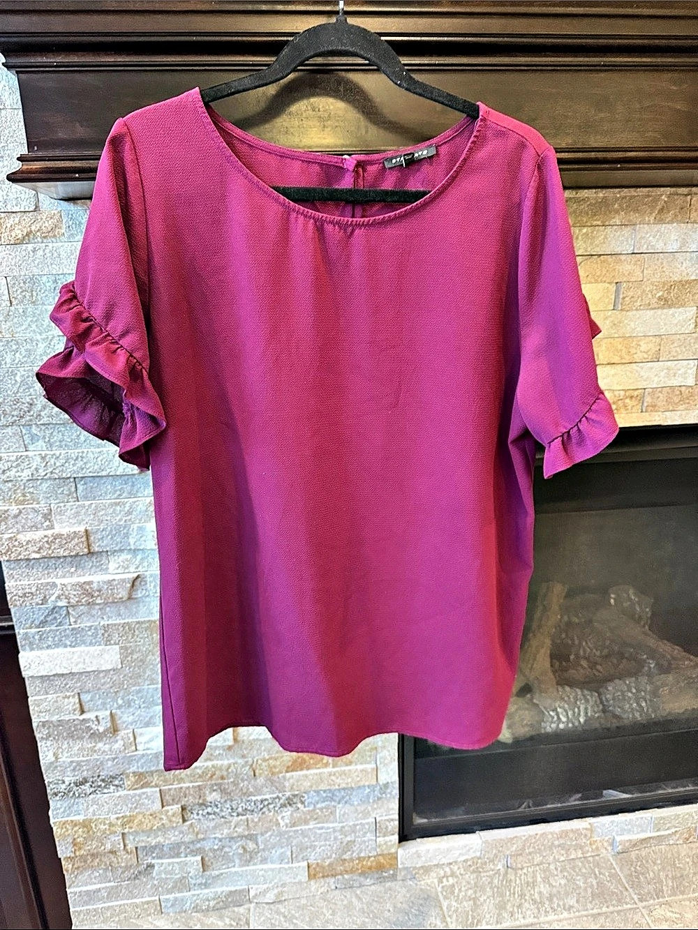 STACCATO Ruffle Sleeve Blouse in Cranberry Size Medium Like New
